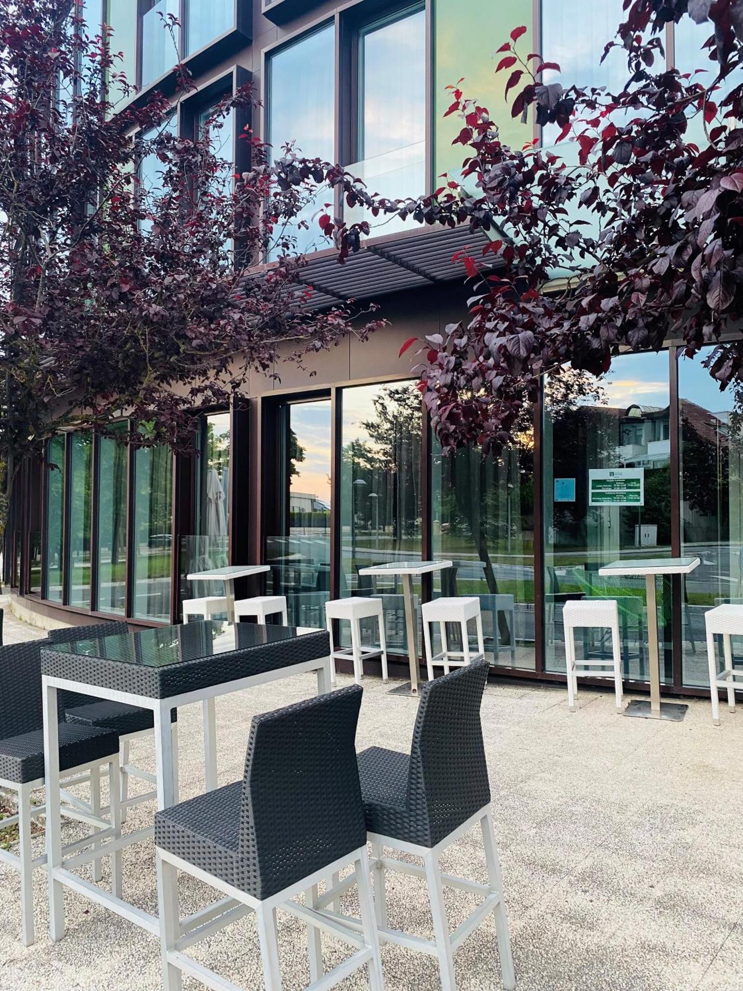 Hotel Jardines De Uleta Suites Витория Экстерьер фото