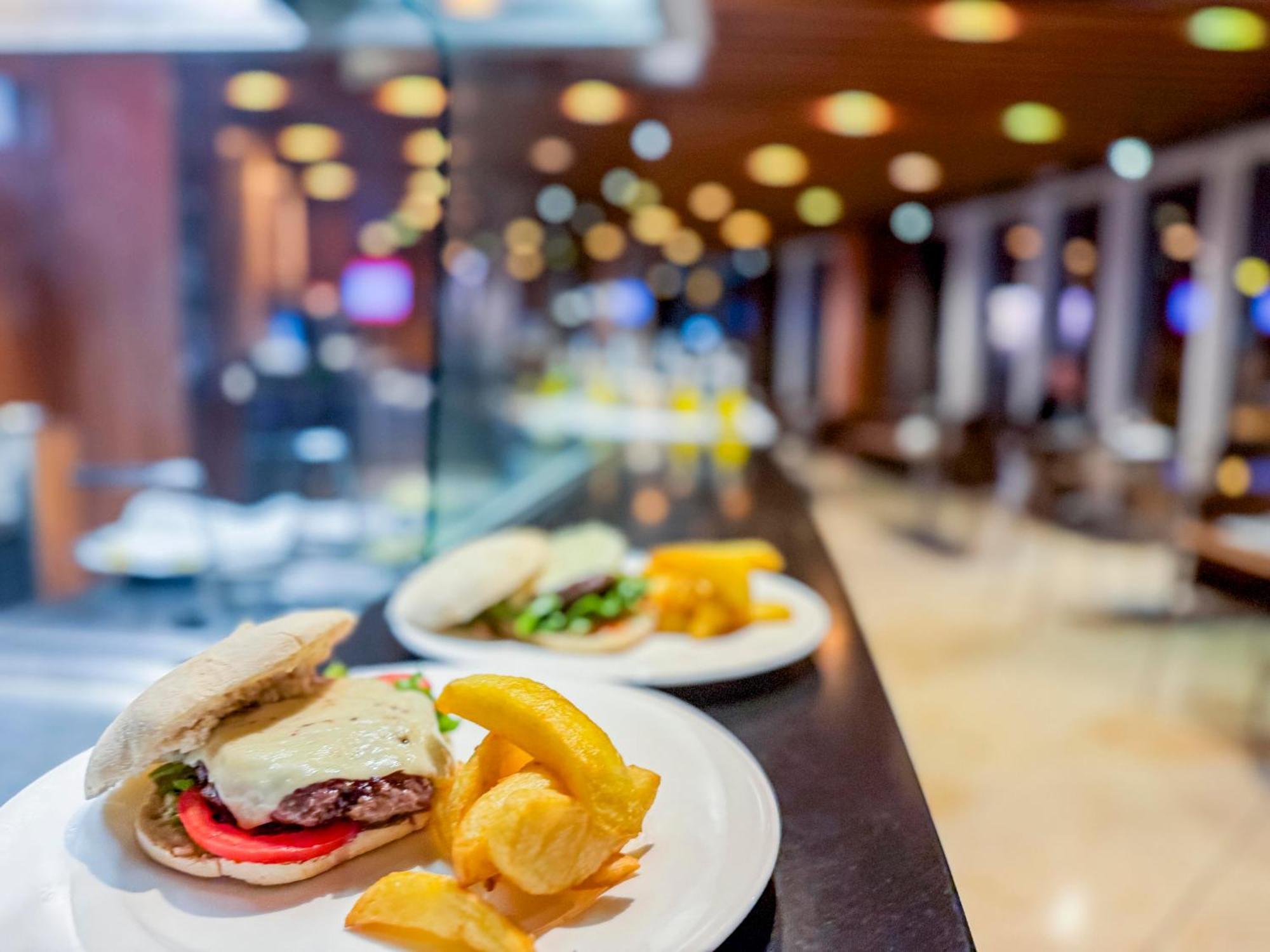 Hotel Jardines De Uleta Suites Витория Экстерьер фото