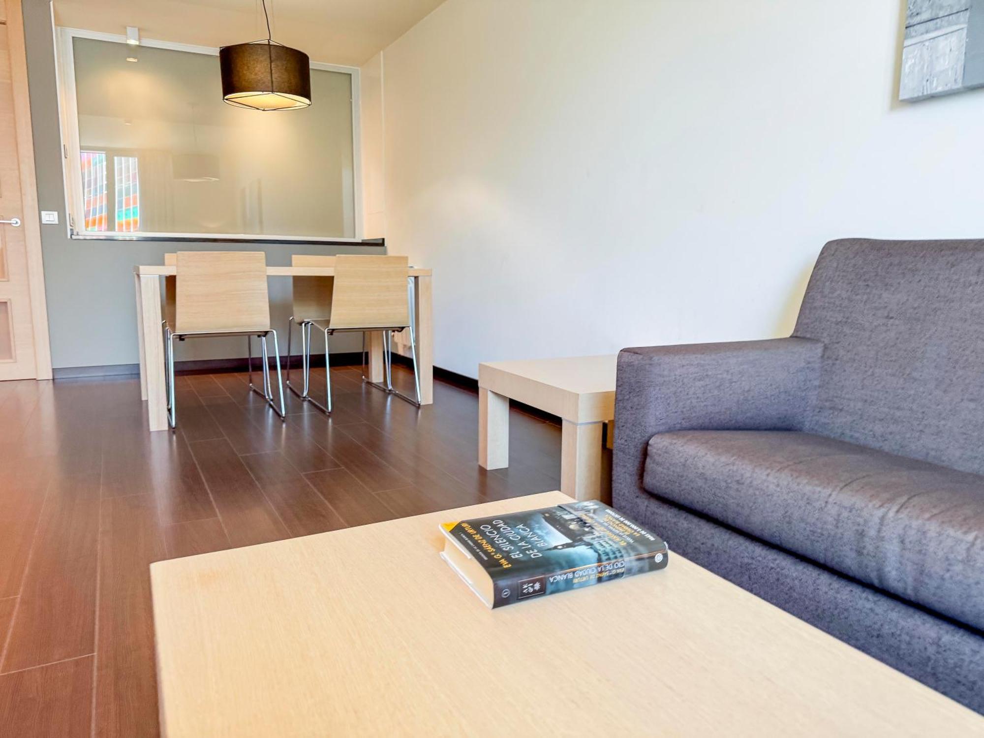 Hotel Jardines De Uleta Suites Витория Экстерьер фото
