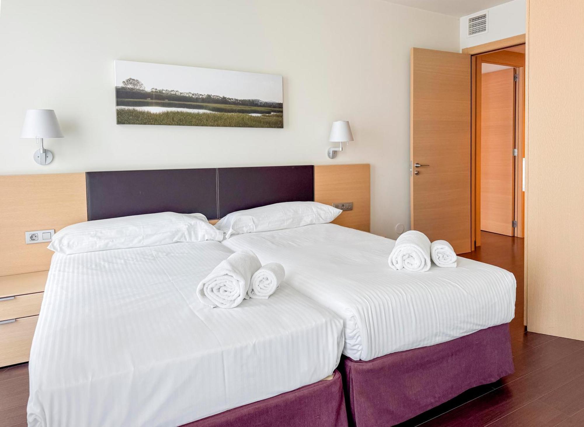 Hotel Jardines De Uleta Suites Витория Экстерьер фото