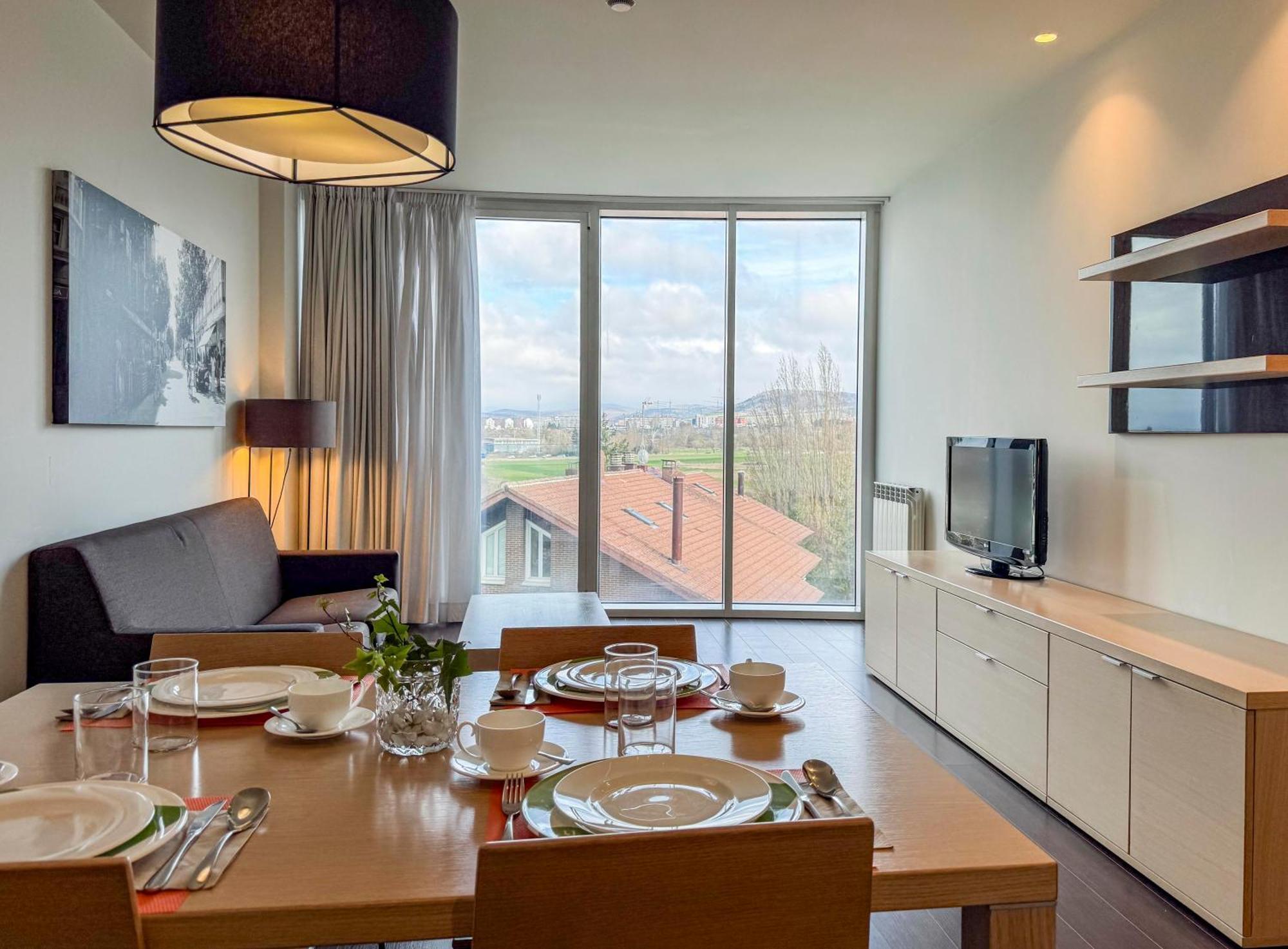 Hotel Jardines De Uleta Suites Витория Экстерьер фото