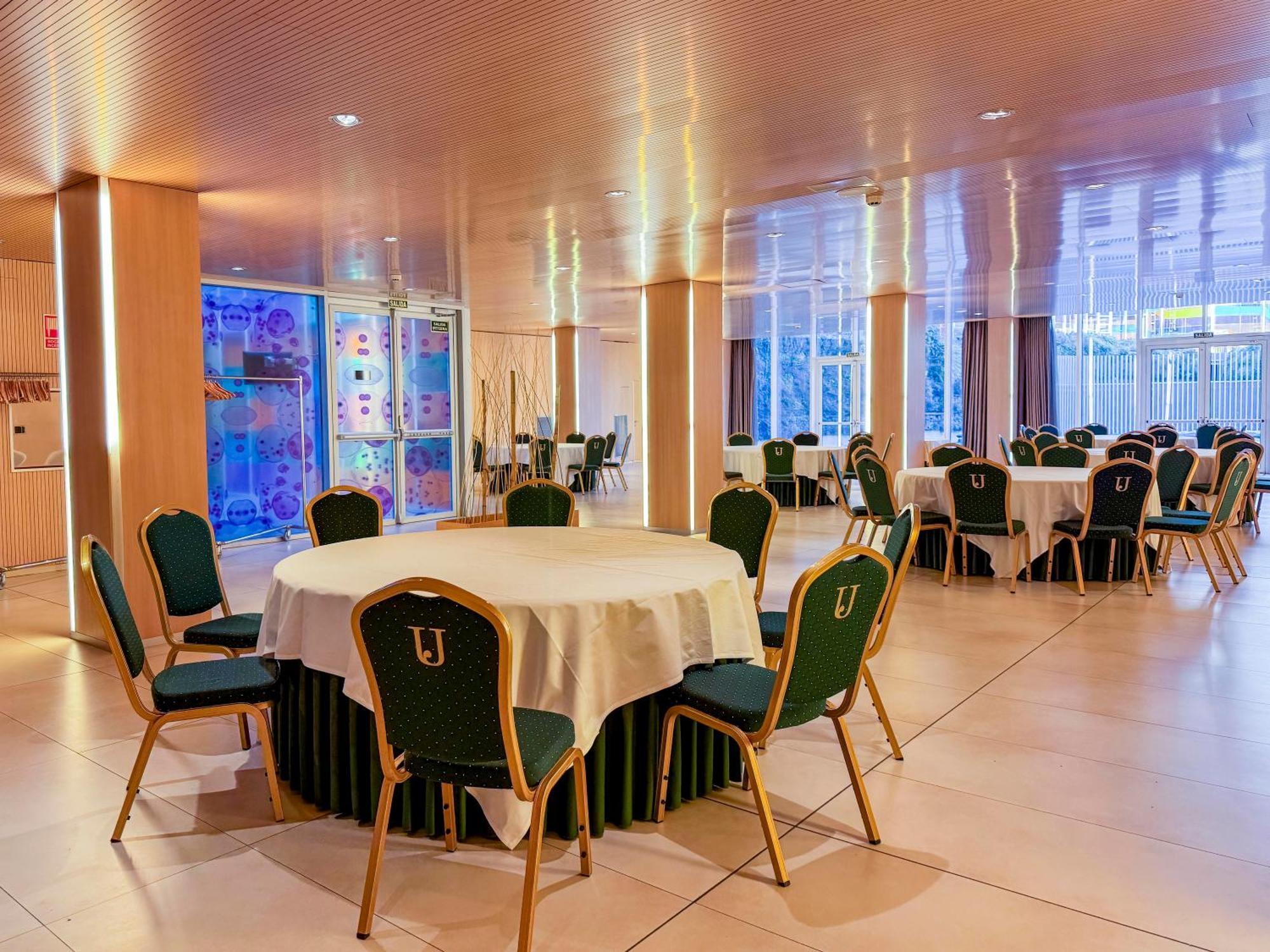 Hotel Jardines De Uleta Suites Витория Экстерьер фото