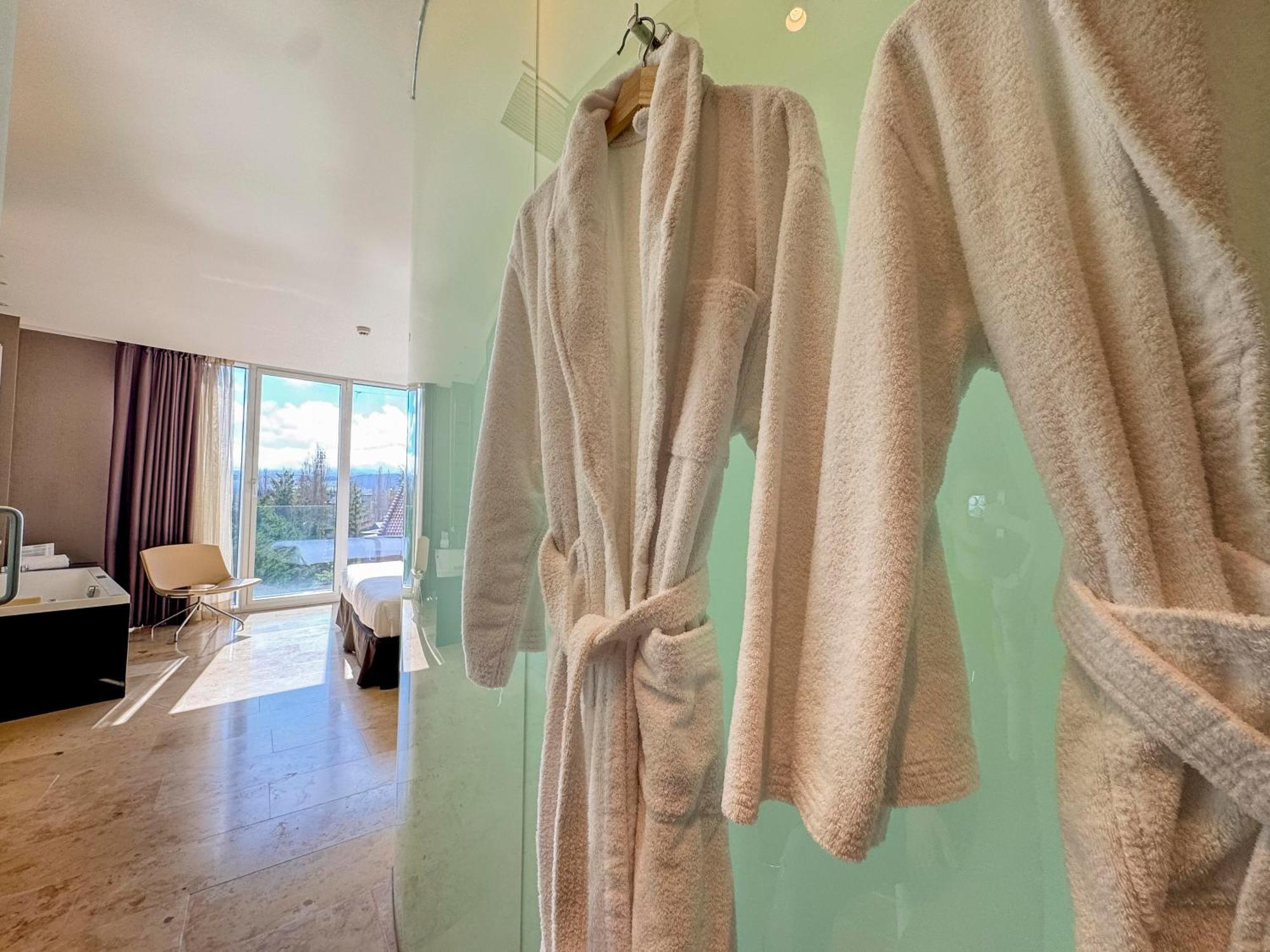 Hotel Jardines De Uleta Suites Витория Экстерьер фото
