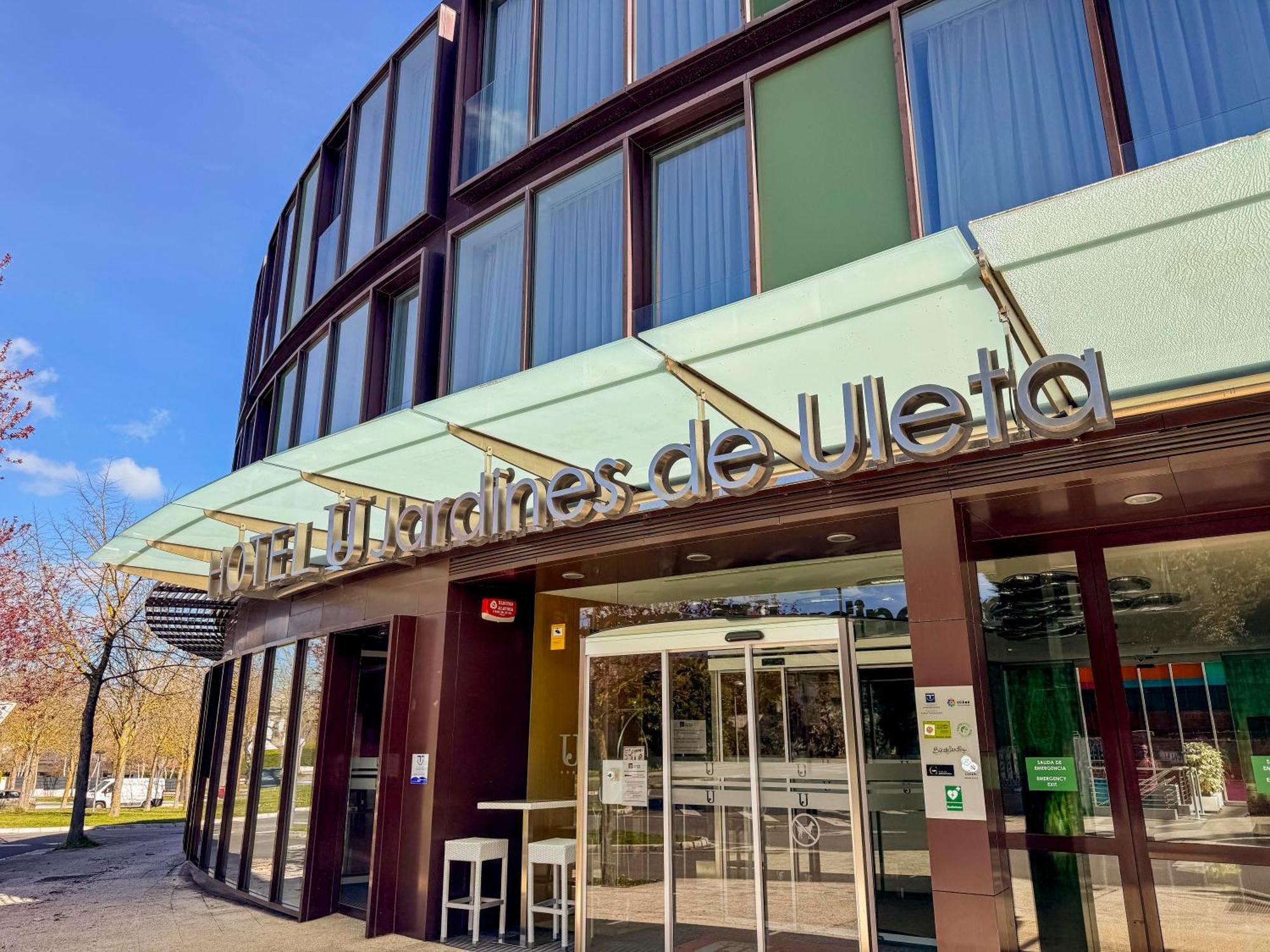 Hotel Jardines De Uleta Suites Витория Экстерьер фото